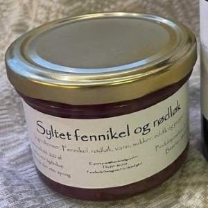 Glass med syltet fennikel, gulrot og reddik